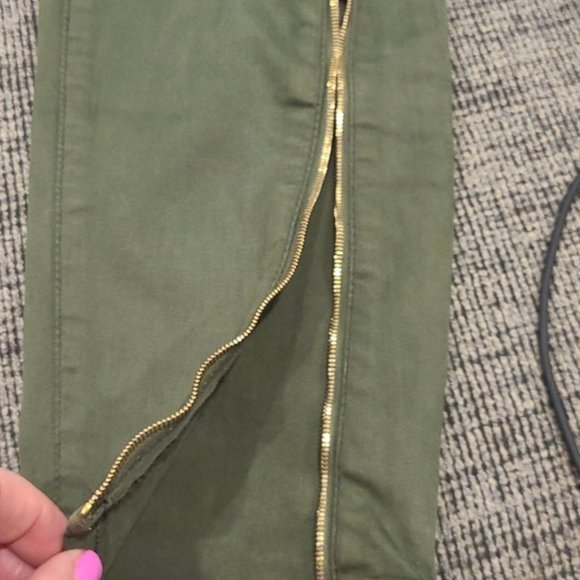 7 for all mankind Skinny Green Denim.jesns with zippers down the leg - Picture 5 of 9